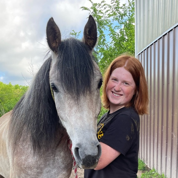 Meet your Posher, Katelyn - Picture 1 of 3